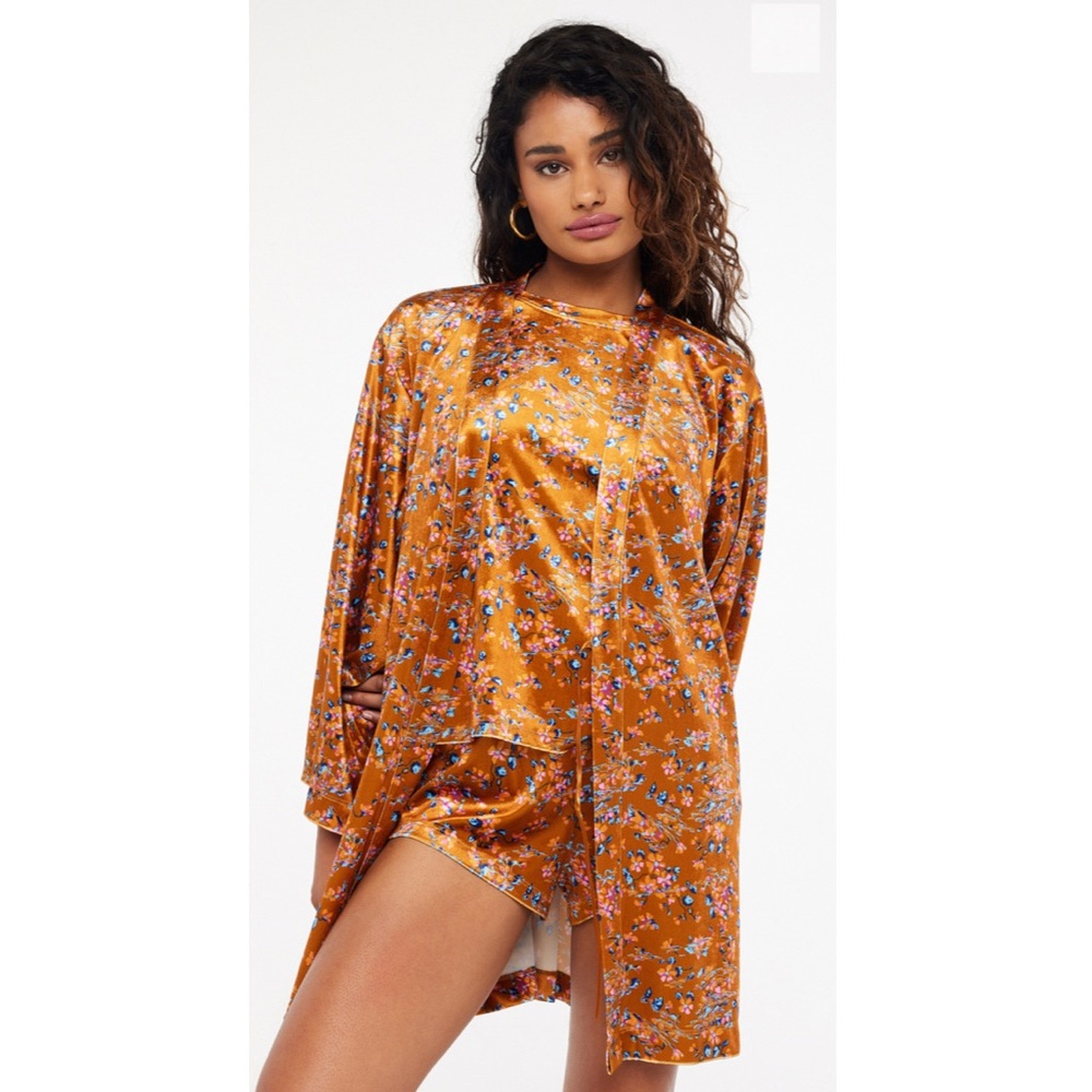 Savage Fenty Psychadellic Short Velvet Distorted Bloom Floral Print Robe